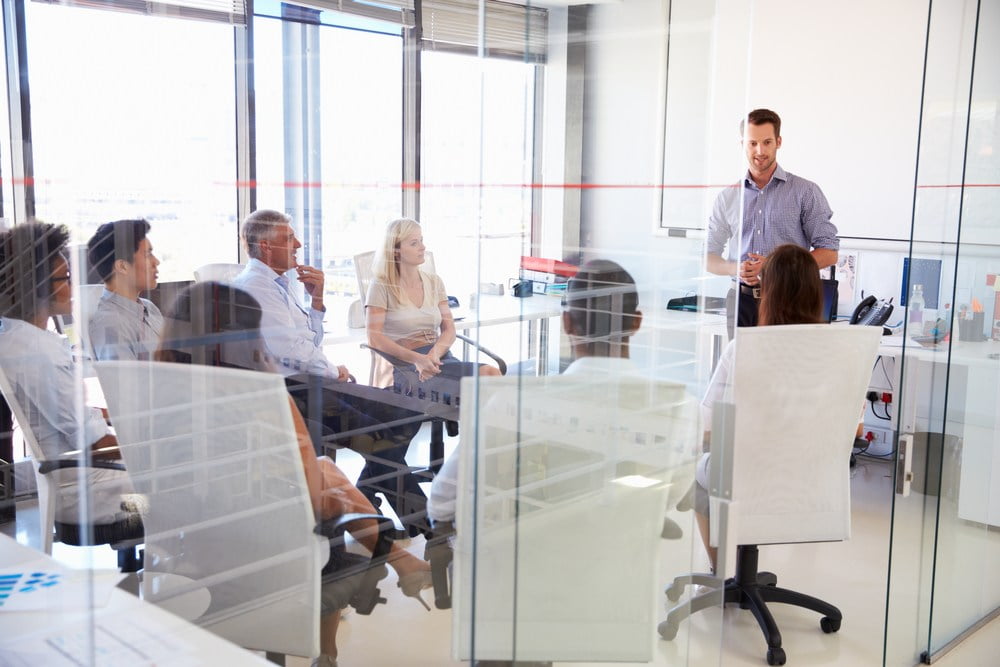 Beneficios de alquilar una sala de reuniones para formación corporativa